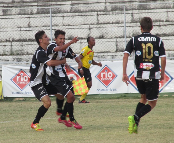 Max - o nome do jogo na vitoria do Gansinho